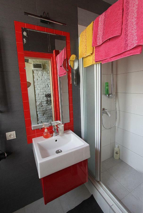 Cozy Compact Flat In The City Center Lviv Buitenkant foto